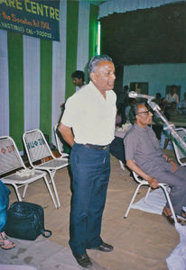Moderator Sagenen Kisku fra NELC holdt indvielsestalen, da det nye projekt i Calcuttas slumområder, "Urban Communication", blev startet i april 1991