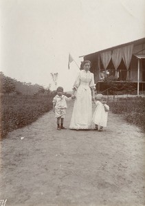 Suzanne Allégret with her sons, in Gabon