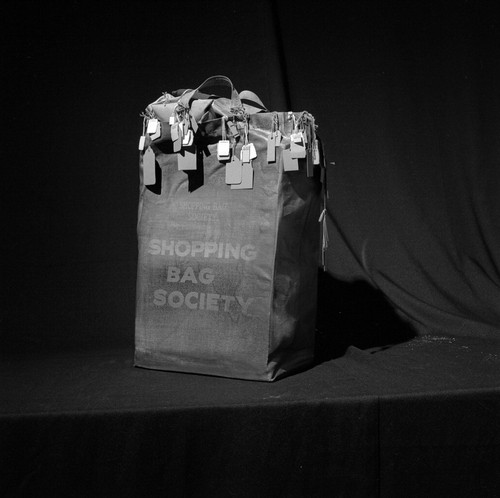 Sculpture: "Shopping Bag Society"