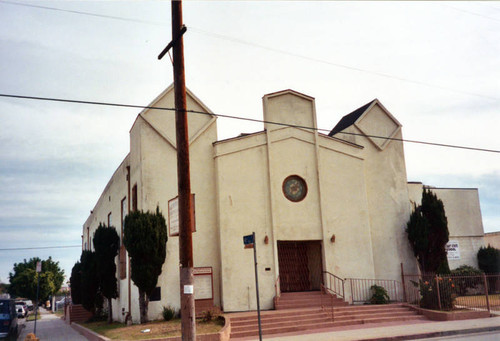 Metropolitan Baptist Church of Christ, main entrance