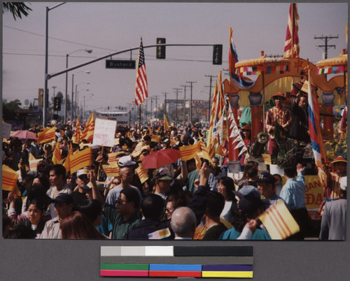 Hi-Tek protestors carrying American and Vietnamese flags