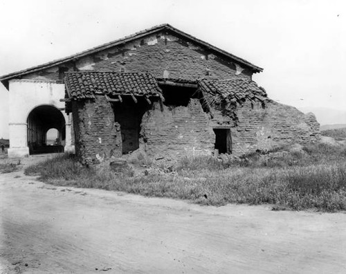 Ruins of the Majordomo's house, San Fernando Mission, 1910