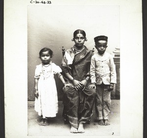 Hindu Mutter mit Sohn und Tochter