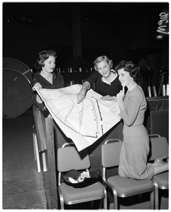 Friday morining club juniors plan Fashion Luncheon, 1958