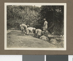 Orderlies recovering a body, Chogoria, Kenya, 1928