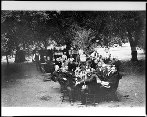 Sunset Club members posing during a picnic "under the oaks", ca.1905