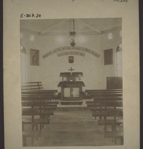 Inneres der Kapelle in Bonaberi, Kamerun. Inschrift: 'Selig sind, die Gottes Wort hören und bewahren