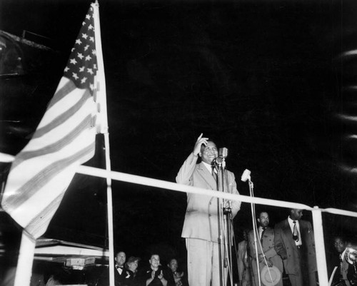 Paul Robeson addressing crowd