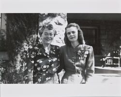 Dagny Juell and Mary Ann McGregor, Santa Rosa, California, about 1943