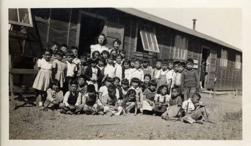 3rd and 4th grade classes and teaching assistants at Tule Lake Relocation Center