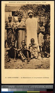 Missionary father poses with indigenous converts, Ivory Coast, ca.1900-1930