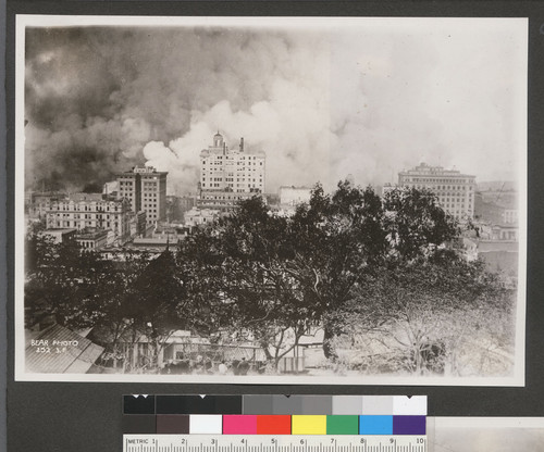 [View of fire east from Nob Hill. Merchants Exchange Building in distance, center.]