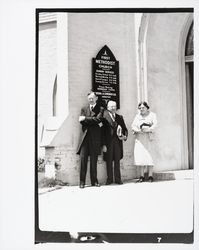 Mr. and Mrs. Gideon Berger with Royal Simonds, Petaluma, California, 1938