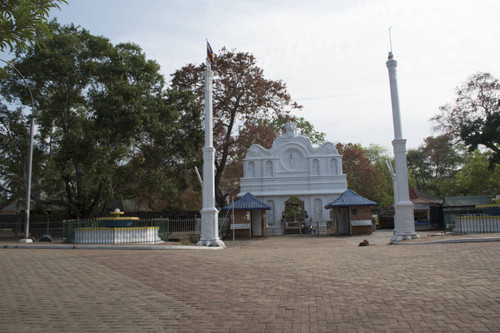 Sri Mahā Bodhi shrine: Makara torana