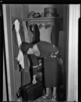 Murder suspect Nellie Madison visits apartment after arraignment, Burbank, 1934