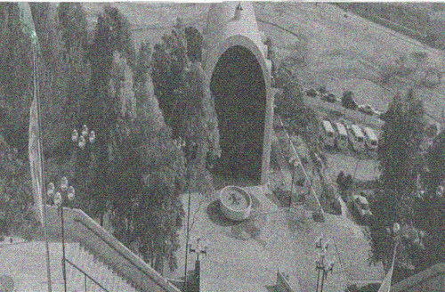 Bird's eye view of amphitheater and Stauffer Chapel, 1988
