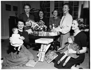 Crownettes of California, Babies' and Children's Hospital, planning toy supper, 1951