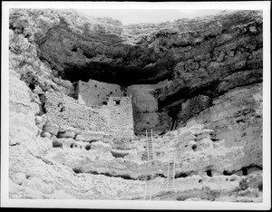 Indian cliff dwellings near Flagstaff, Arizona. Montezuma's Castle, ca.1895