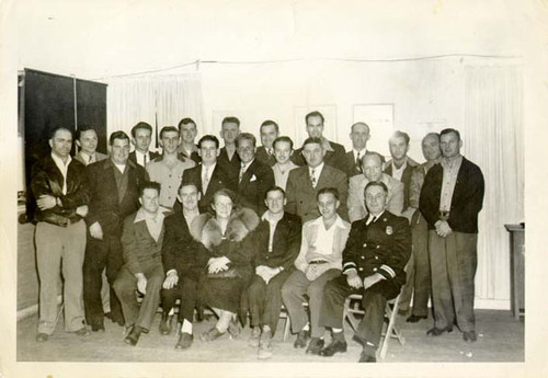 [Unidentified group of people]
