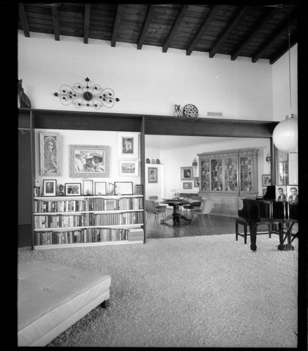 Marx, Harpo, residence [El Rancho Harpo]. Living room