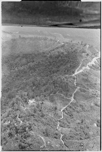 Tabibuga: aerial view of road