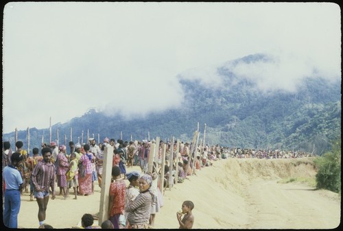 Tabibuga: large number of people gathered to buy and sell produce at market