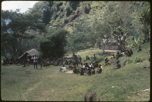 Meeting in Kwiop: local government councillor Mai Kopi in center