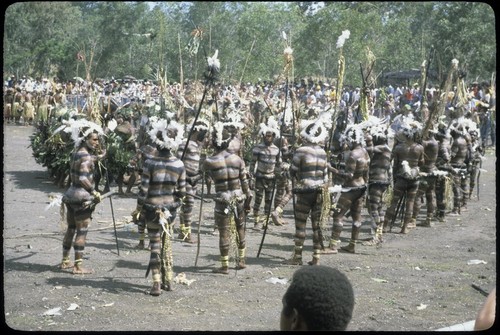 Port Moresby show: dancers