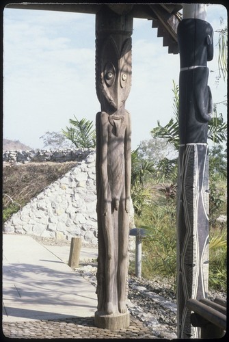 Papua New Guinea National Museum and Art Gallery: sculptural supports