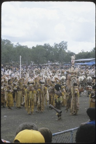 Port Moresby show: dancers