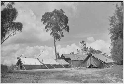 Tabibuga patrol post: tents, building under construction