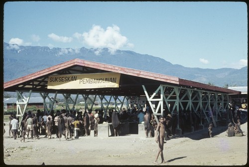 Balim Valley: market in Wamena