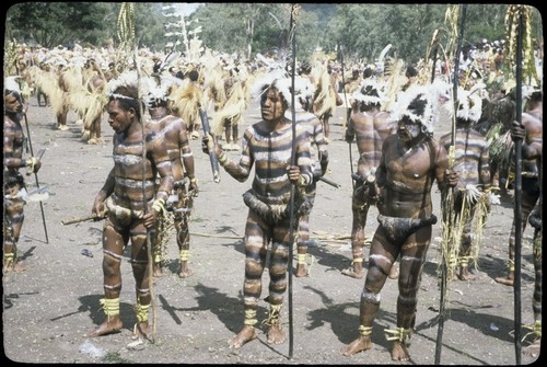 Port Moresby show: dancers