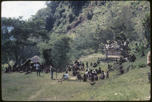 Meeting in Kwiop: local government councillor Mai Kopi in center