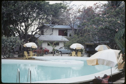 Madang: Smuggler's Inn swimming pool and hotel building