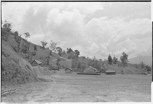 Tabibuga patrol post: jail (center) and other government buildings