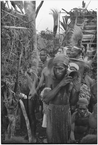 Bride price ritual: Wando carries kundu drum