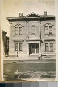 The old home of E. C. Sessions in Oakland at the N. W. corner Market and 8th St. It was moved from the old site around the corner on Market St. Photo taken Oct. 5/28