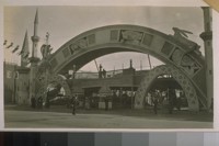 P.P.I. [Panama-Pacific International] Exposition. [The L.A. Thompson Safety Racer entrance.]