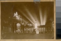 P.P.I. Ex. [Panama-Pacific International Exposition] 1915. [Arch and Fountain of the Setting Sun, Court of the Universe, at night.]