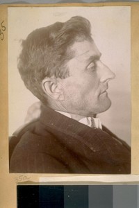 Matt Kennedy, alias Kid McMunn, An International Criminal. Born at Detroit, Michigan and started out as a boy to lead