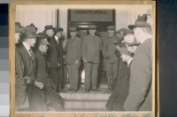 The crowd at the Sheriff's Office after the Sheriff was killed by Geo. Boyd alias Geo. Barron, Dec. 1920