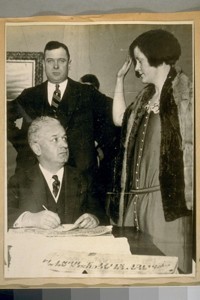 Police Judge Lazarus with Dorothy Ellingson, the Jazz girl who killed her Mother and Det. Sergt. Jim Mitchell