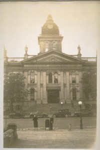 The Alameda County Court on the West side of Broadway between 4th and 5th Sts. Oakland. Photo taken Oct. 5/28