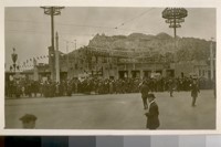 P.P.I. Ex. [Panama-Pacific International Exposition] 1915. [Crowds of people outside of fair.]