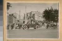 [German Day parade for the Panama-Pacific International Exposition]. Passing corner Green and Van Ness Ave