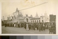 P.P.I. Ex. [Panama-Pacific International Exposition] 1915 [Crowds of people outside of fair.]