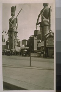 P.P.I. [Panama-Pacific International] Exposition. [Soldiers at Toyland entrance, The Zone.]
