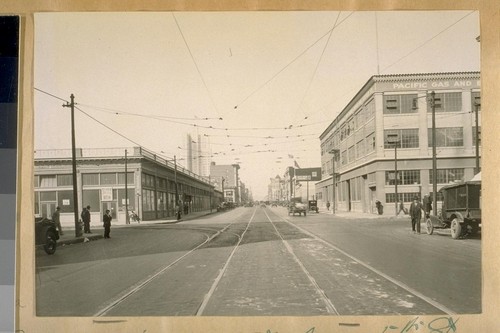 East on Howard St. from 5th St