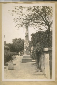 This monument is to Thos. Murray who lost his life at a fire Jany. 27th 1855. He was a member of Columbia Engine Co. #11 San Francisco Fire Dept. Volenteers [sic]. May 10/29